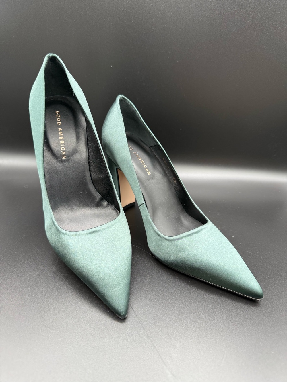 Good American Emerald Green Satin Pointed Toe Statement Pumps Heels